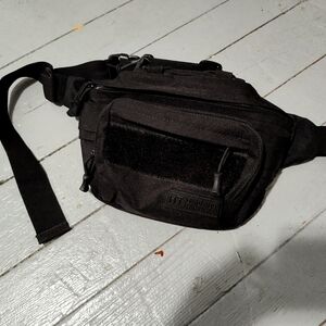 Tactical fanny pack